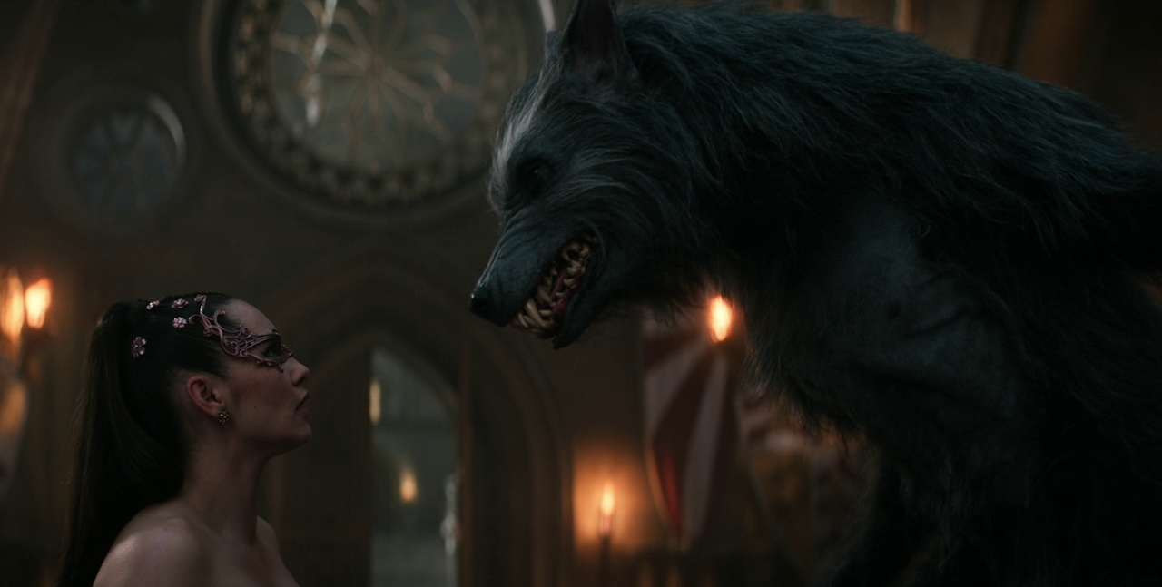 Still frame from Star Trek SNW 4x09 showing La'an with the werewolf