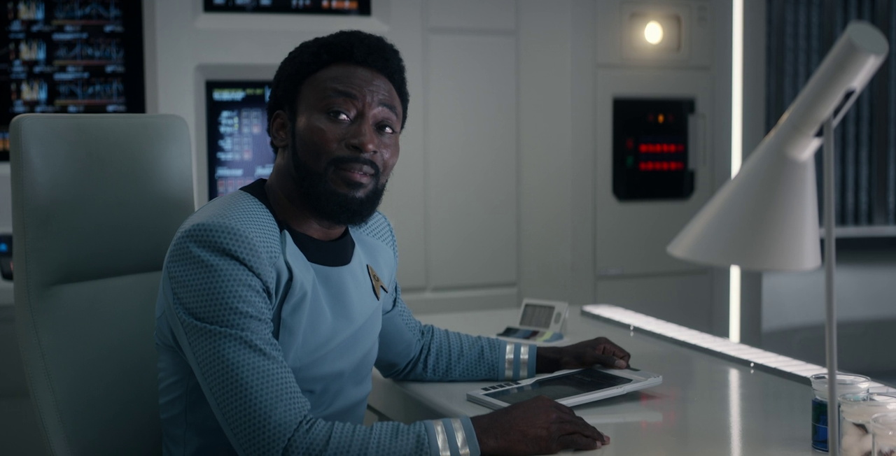 Still frame from Star Trek SNW 4x08 showing Dr M'Benga