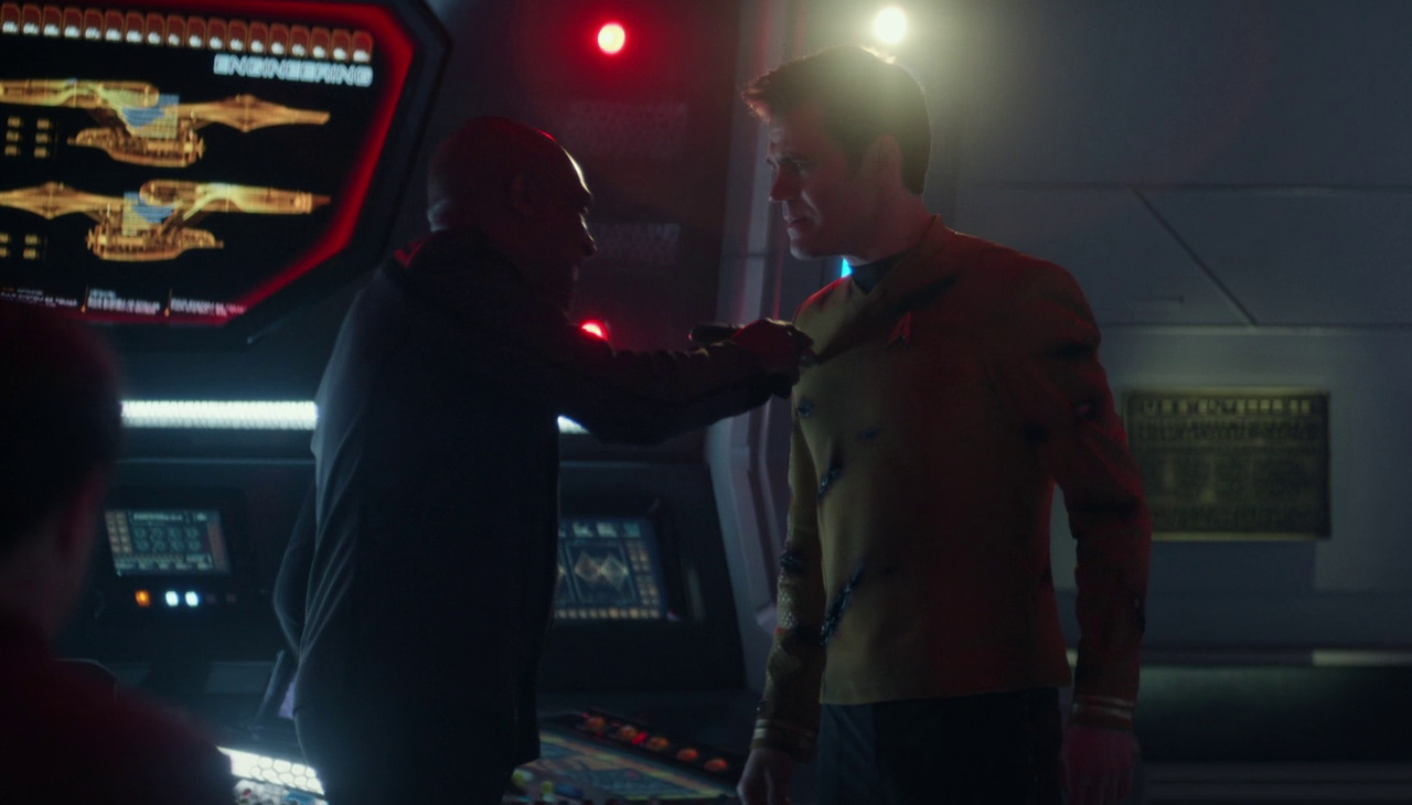 Still frame from Star Trek SNW 4x08 showing Reeger pointing a phaser at Kirk