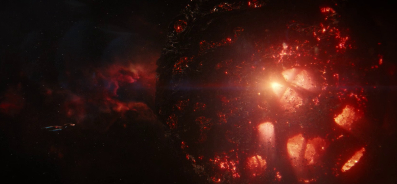 Still frame from Star Trek DIS 2x04 showing the USS Discovery and the sphere