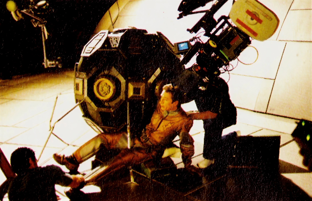 (A.I upscaled) behind-the-scenes photo from Star Trek ENT Minefield showing Reed